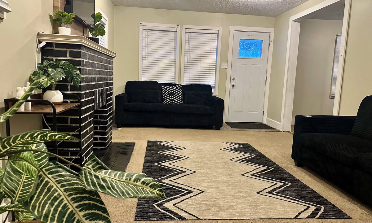 Akron House | Comfy 3 Bedroom Entire Home With Cozy Vibes