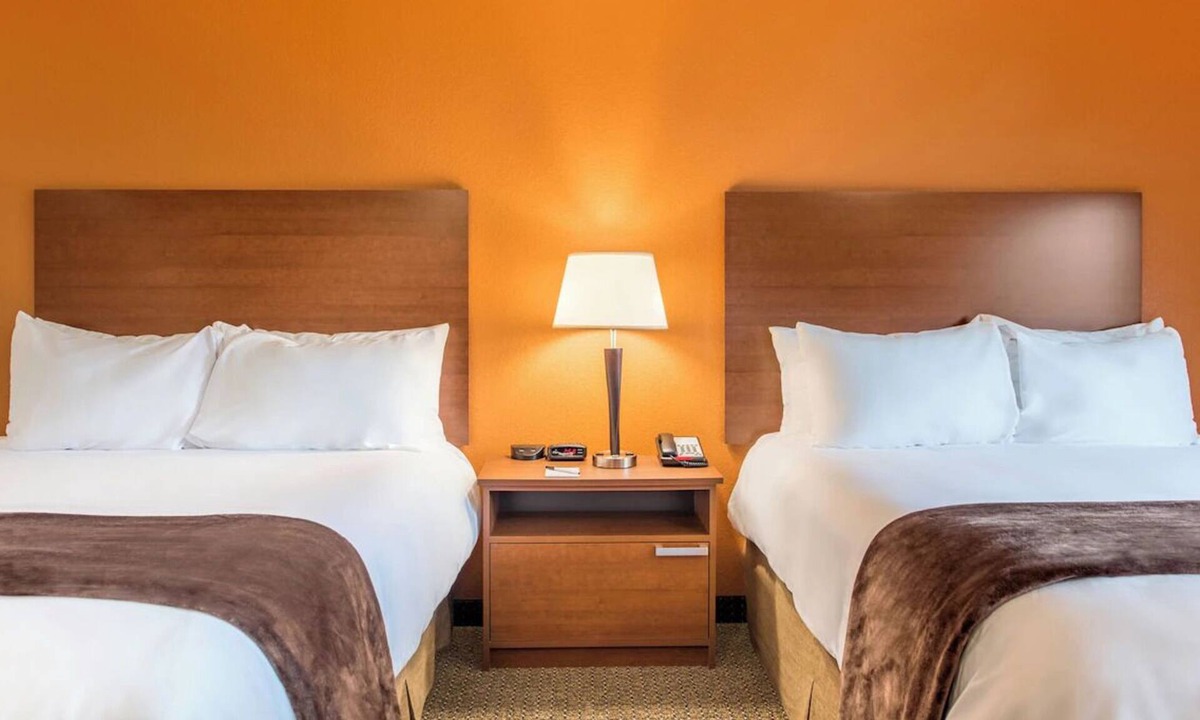 Rapid City Hotel | Comfy Stay Near Rapid City Attractions! With Full-Kitchen! Pet Friendly!