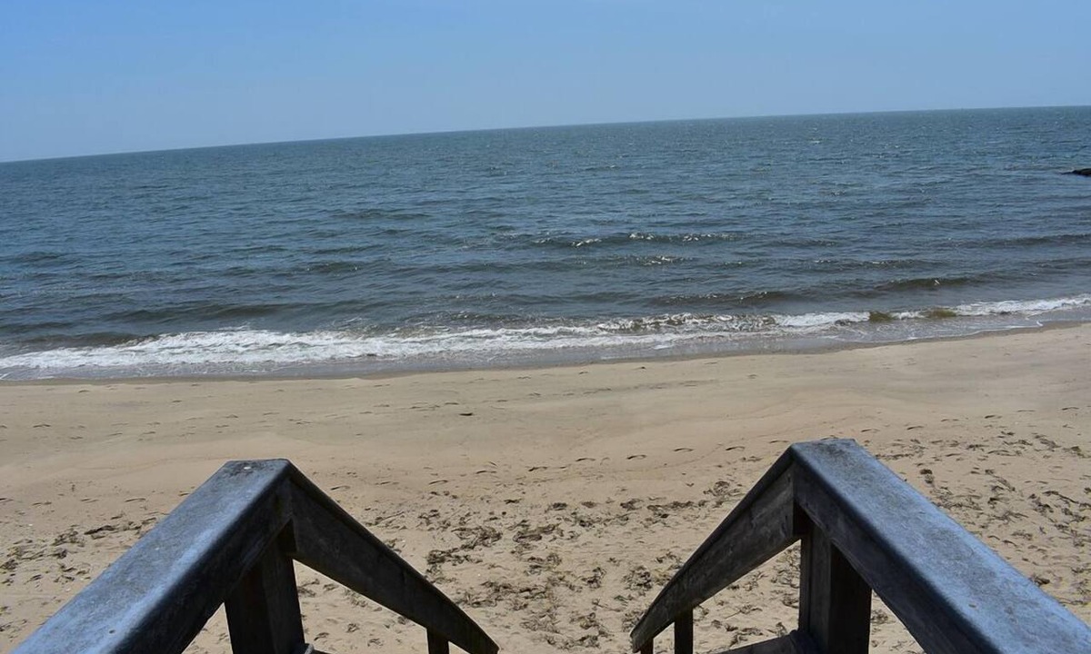 Dennis Port Condo | Completely updated 1 bedroom condo unit-steps to a shared private beach!