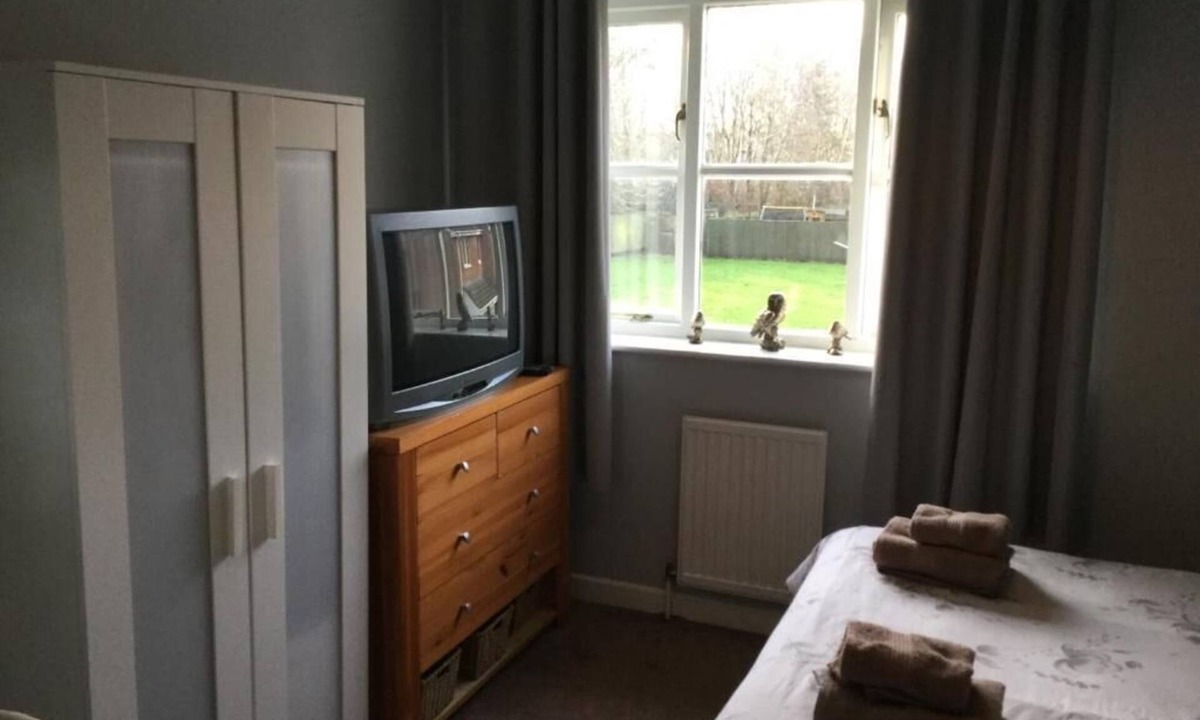 Shepton Mallet Bed & Breakfast | Constantine Court Homestay Shared bathroom with owner