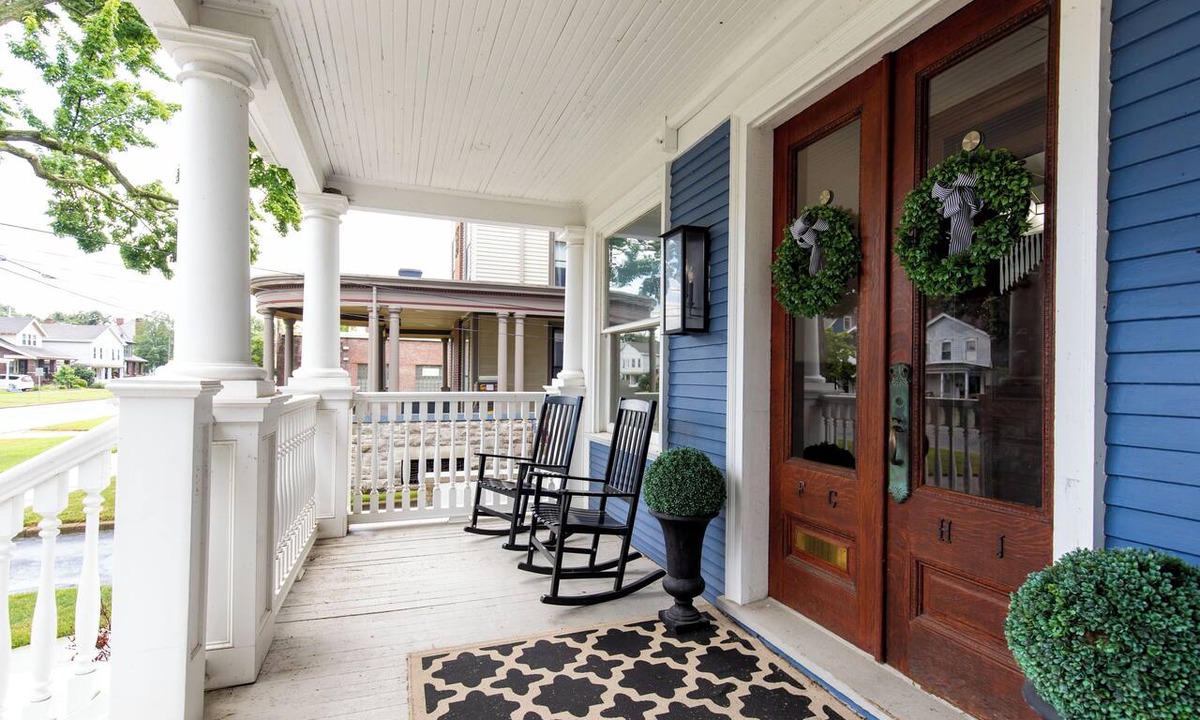 Sandusky Condo | Contemporary Condo Downtown Sandusky