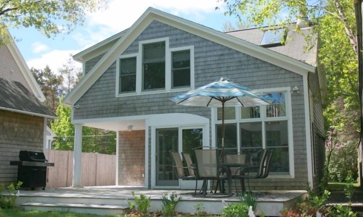 Biddeford Pool House | Contemporary Cottage in Biddeford Pool