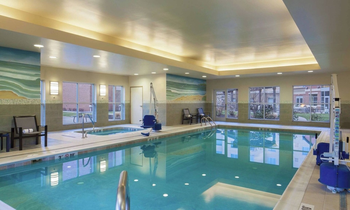 Canonsburg Hotel | Contemporary King Suite with Home-Style Comfort Minutes from Area Attractions