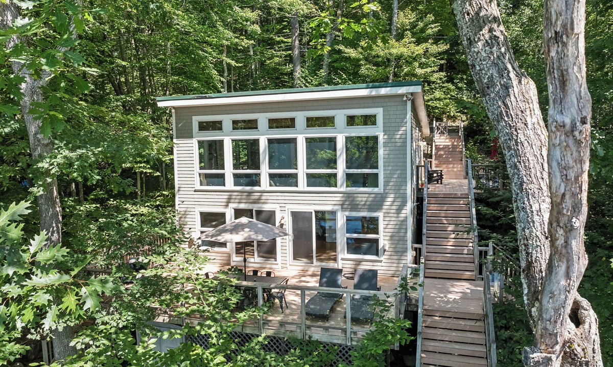 Naples House | Contemporary lakefront house on Sebago Lake in Maine