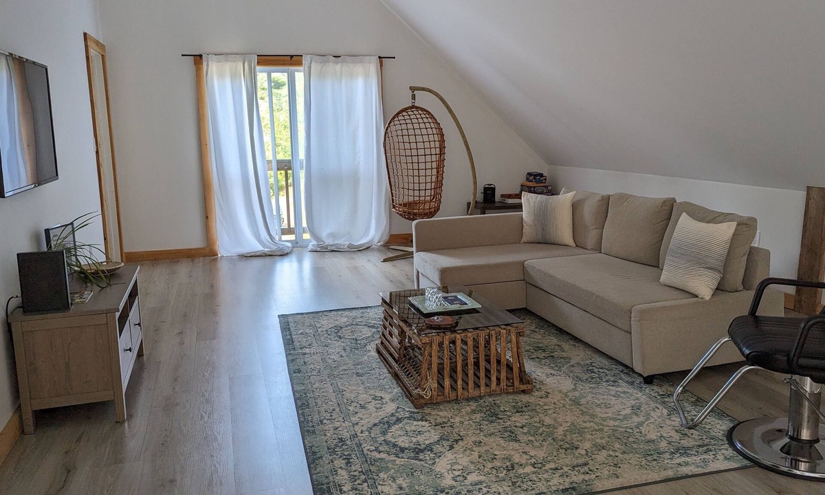South Sanford House | Converted 1800s Horse barn on 2 acres