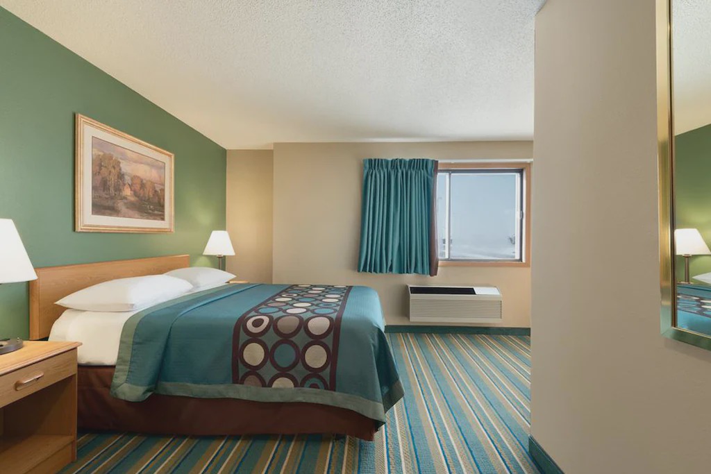 New Richmond Hotel | Coratel Inn & Suites New Richmond - Comfort 1 King Bed Non-Smoking