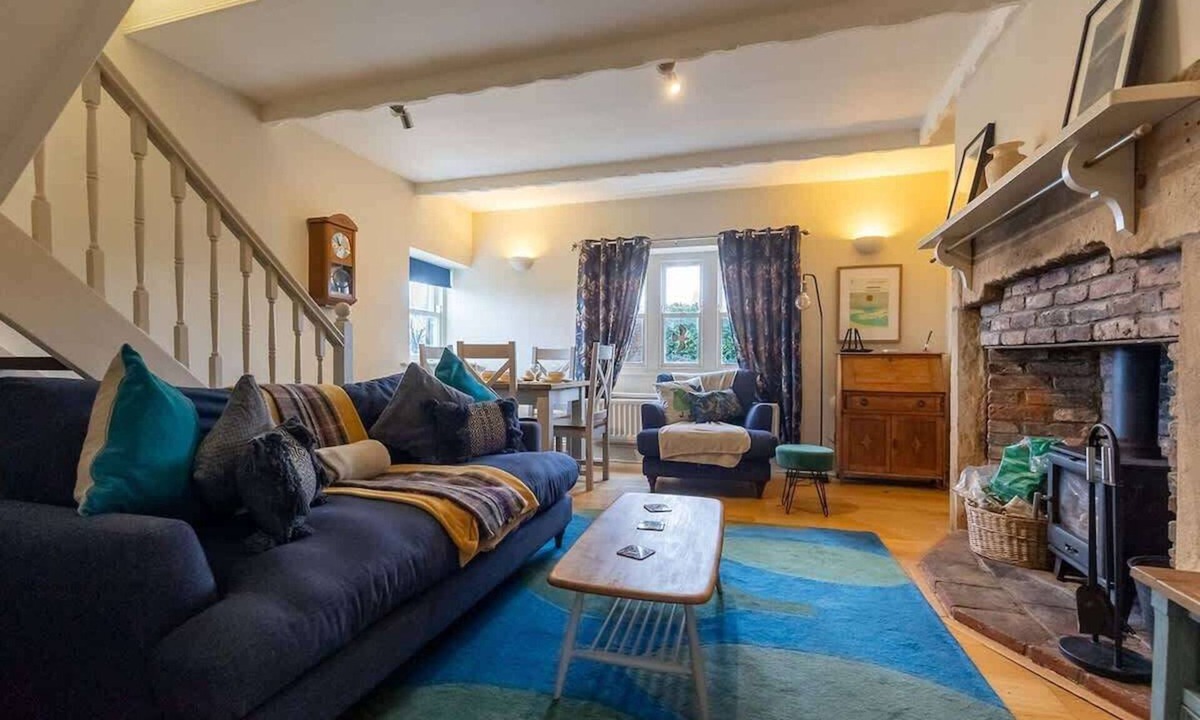 Shilbottle Cottage | Cosy Shilbottle Cottage: Log Fire, Garden & Parking