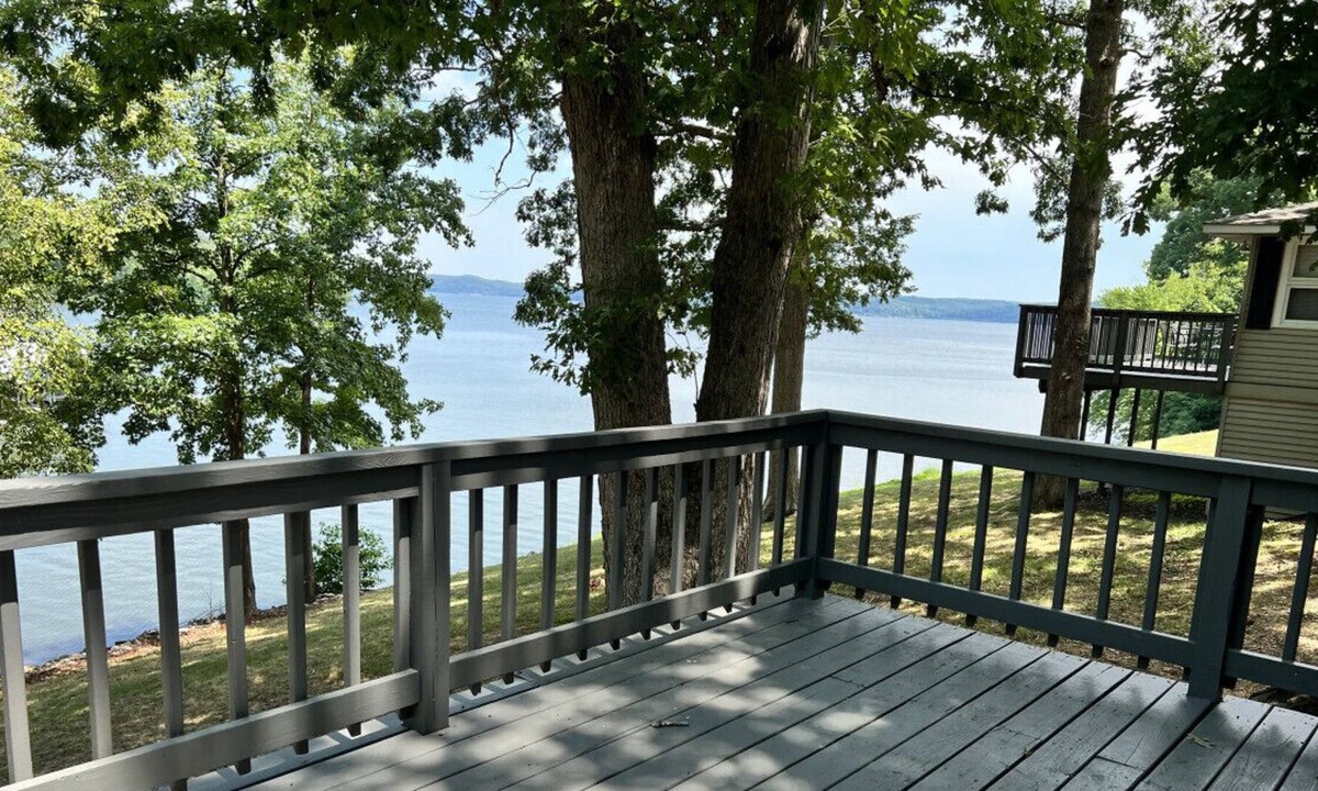 Almo Cabin | Cottage 2 · Lakefront Cottage on Kentucky Lake - Sleeps 6 - Pet Friendly!