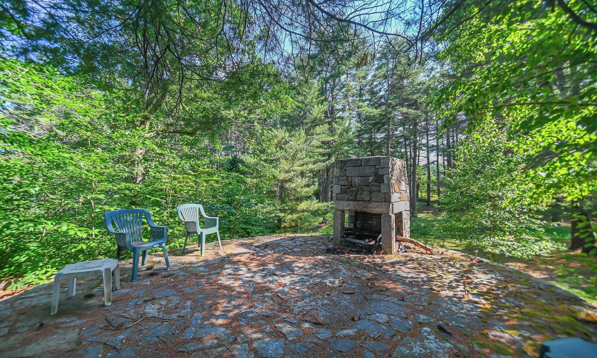 Cape Neddick Cottage | Cottage at Birch Knoll – Peaceful 1 BDR Retreat w/Shared Pool & Fire Pit