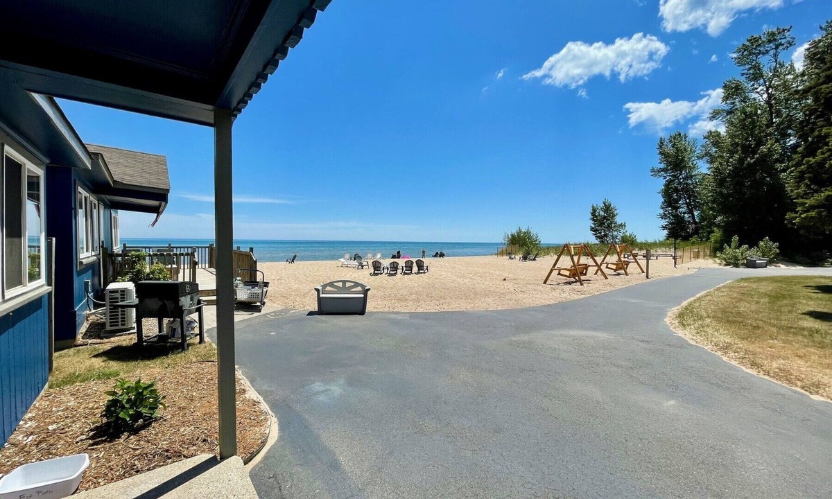 Oscoda Cottage | Cottage Cove · Lake Huron Beach Cottage No. 6