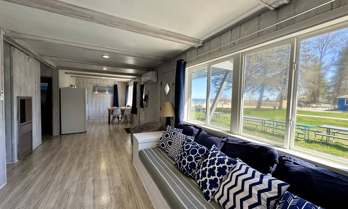 Oscoda Cottage | Cottage Cove · Lake Huron Beach Cottage No. 7
