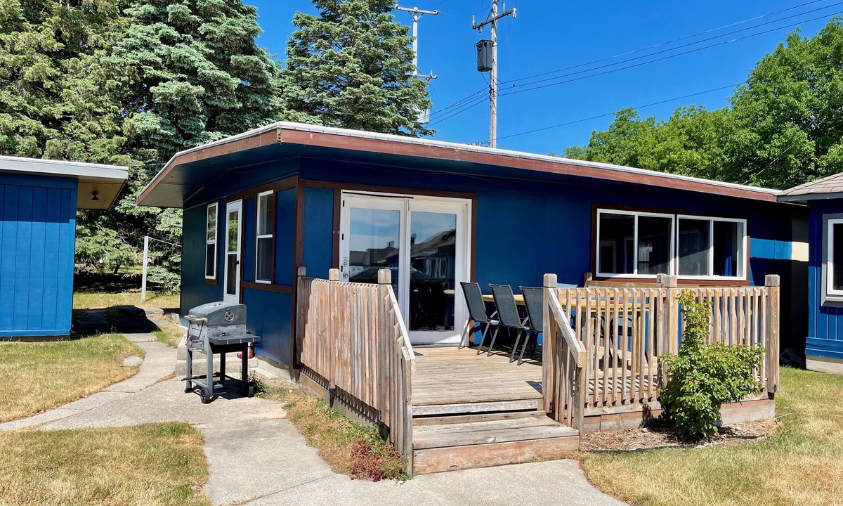 Oscoda Cottage | Cottage Cove · Lake Huron Beach Cottage No. 10
