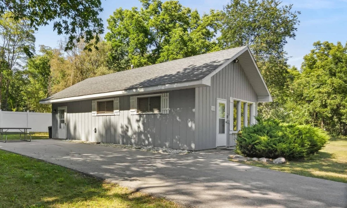 Alden House | Cottage near Clam Lake
