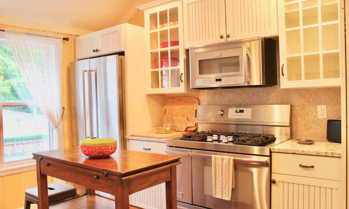 Bluffton House | Cottage on the Muskegon Channel
