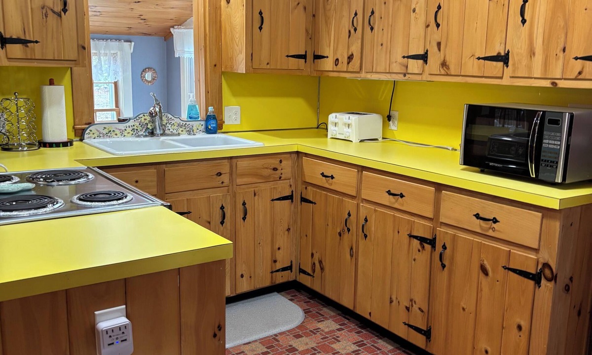 York Beach Cottage | Cottage one mile from long and short sands beaches in a quiet neighborhood