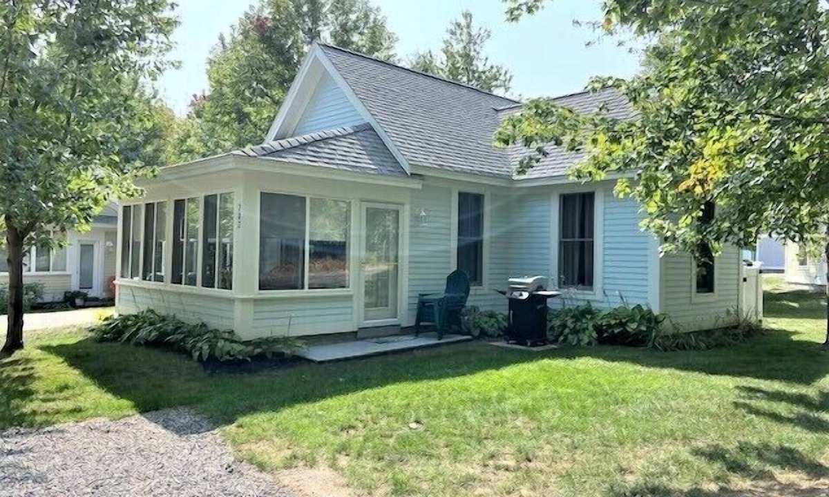 Summer Village Cottage | Cottages at Summer Village, fully furnished cottage, Wi-fi, heated pools, hot tub