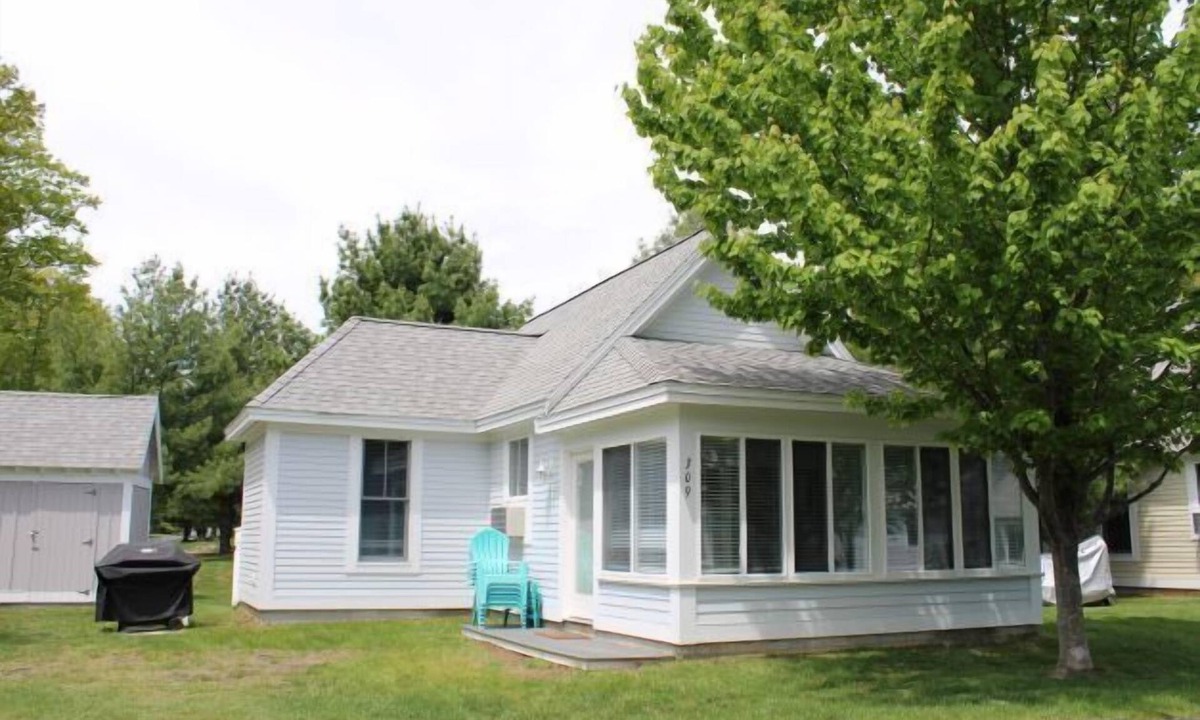 Summer Village Cottage | Cottages at Summer Village, fully furnished cottage, Wi-fi, heated pools, hot tub