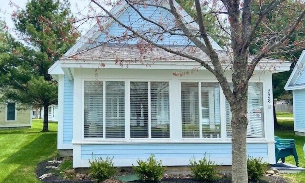 Summer Village Cottage | Cottages at Summer Village, fully furnished cottage, Wi-fi, heated pools, hot tub