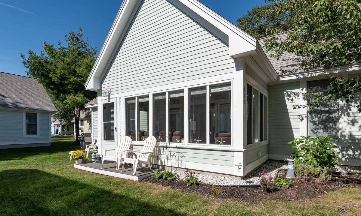 Summer Village Cottage | Cottages at Summer Village, fully furnished cottage, Wi-fi, heated pools, hot tub