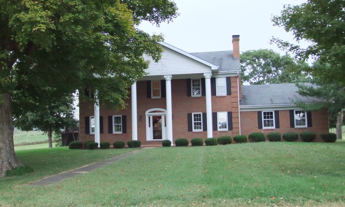 Bradfordsville House | Country Farm Home, Travel the Bourbon Trail, & Historic Site