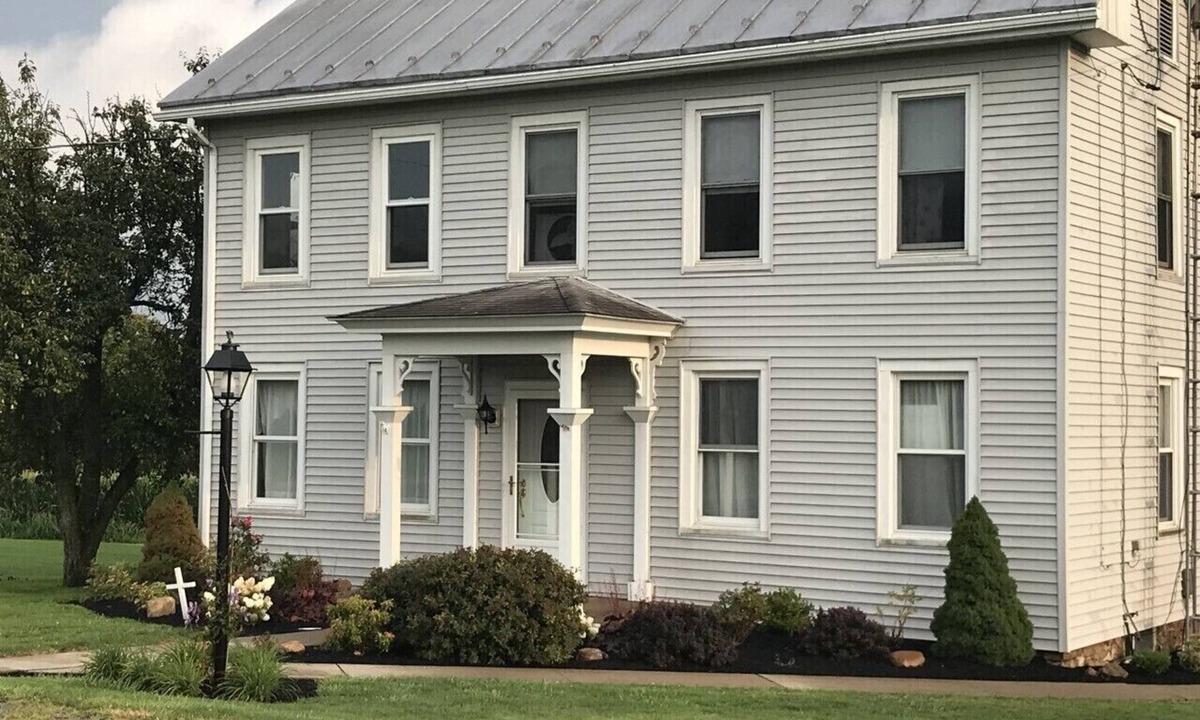 Dewart House | Country Farmhouse