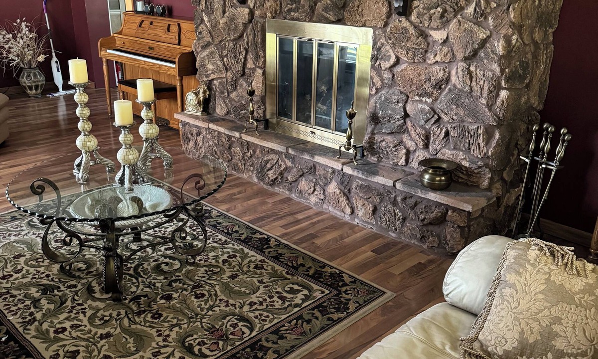Johnston City House | Country Haven. Relax in a country home.