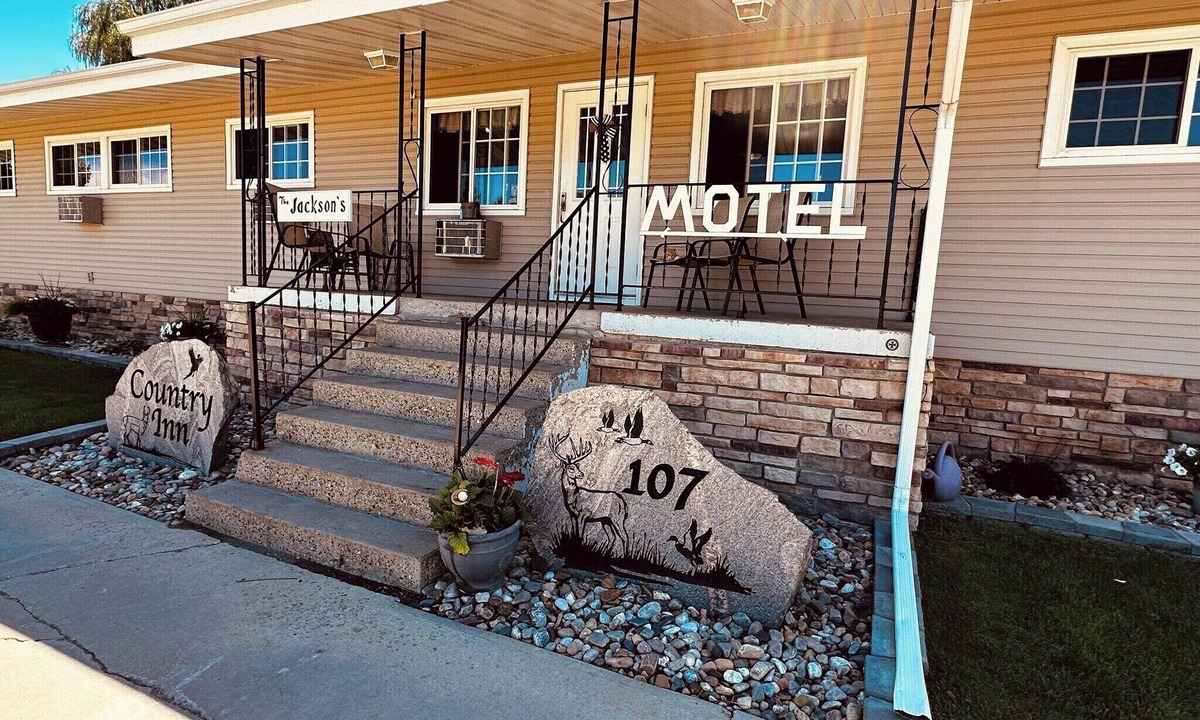 Bison Hotel | Country Inn Motel - Charming 11 room motel with AC, WiFi located in Bison, SD.