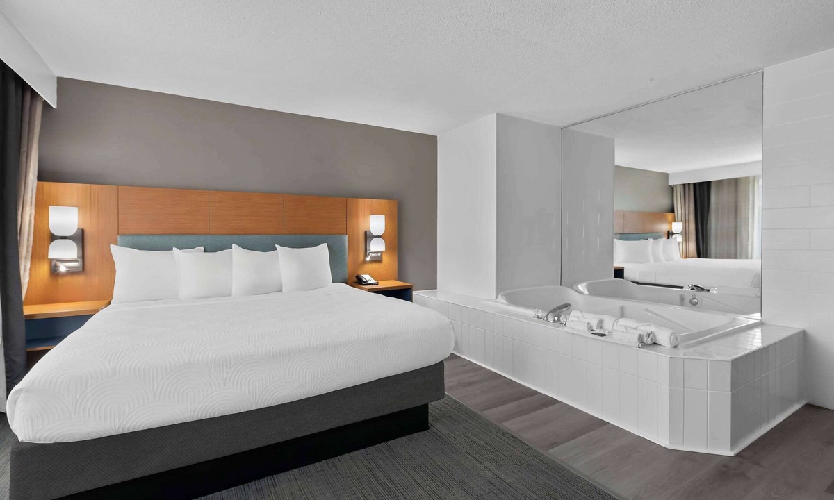 Coon Rapids Hotel | Country Inn & Suites by Radisson, Coon Rapids, MN
