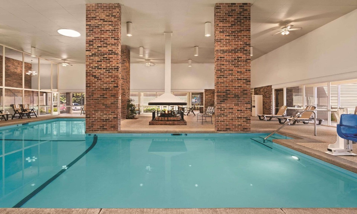 Woodbury Hotel | Country Inn & Suites by Radisson, Woodbury, MN