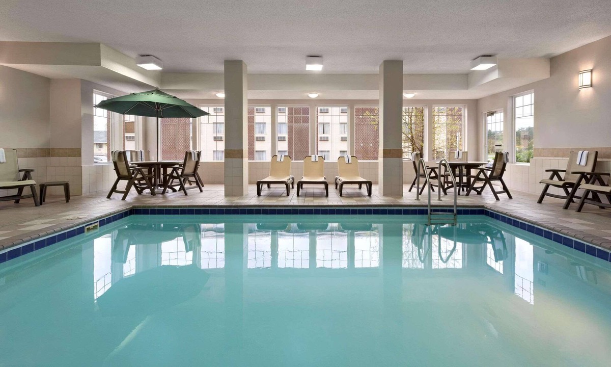 Stevens Point Hotel | Country Inn & Suites by Radisson, Stevens Point, WI