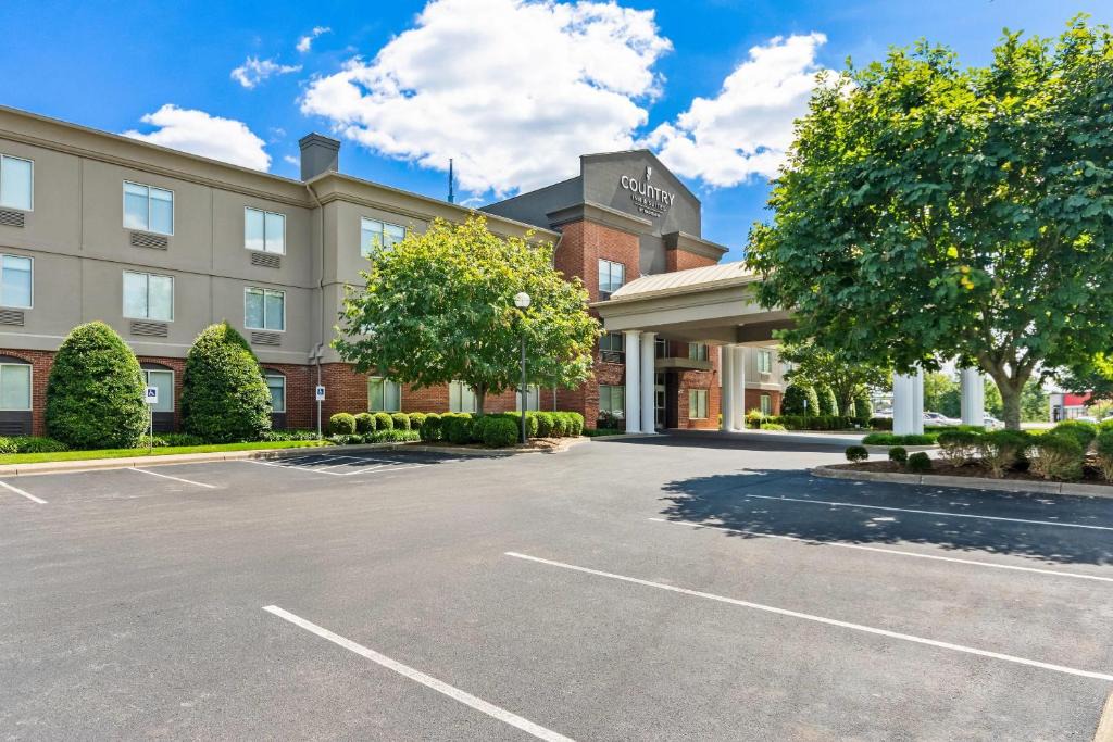 Elizabethtown Hotel | Country Inn & Suites Etown
