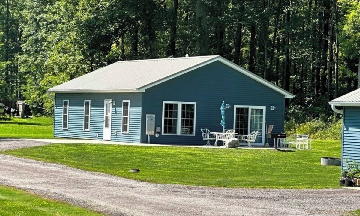 Geneva-on-the-Lake Cottage | Country Villa: 3 bedroom private cottage