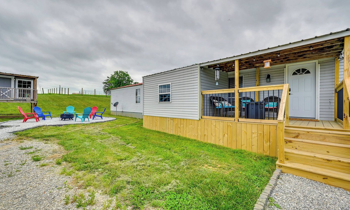 Brownsville House | Countryside Escape w/Fire Pit By Mammoth Cave!