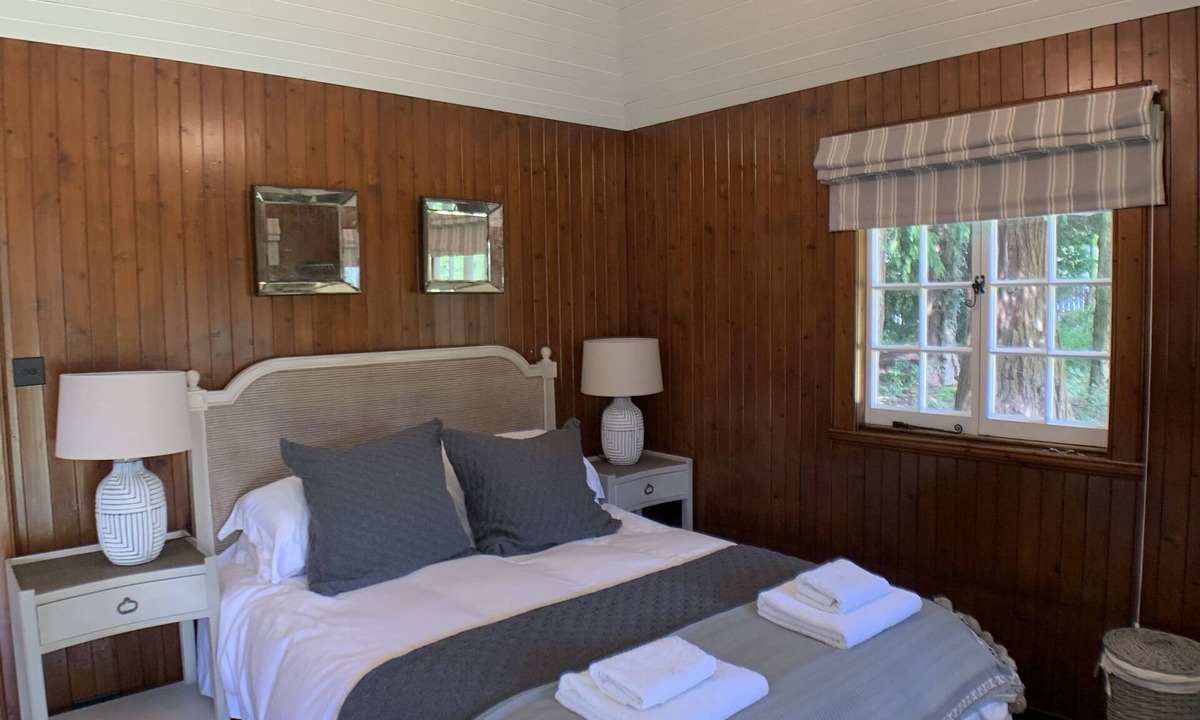 Perth Cottage | Couples Unique Getaway: The Bowling Club , Rural and Funky