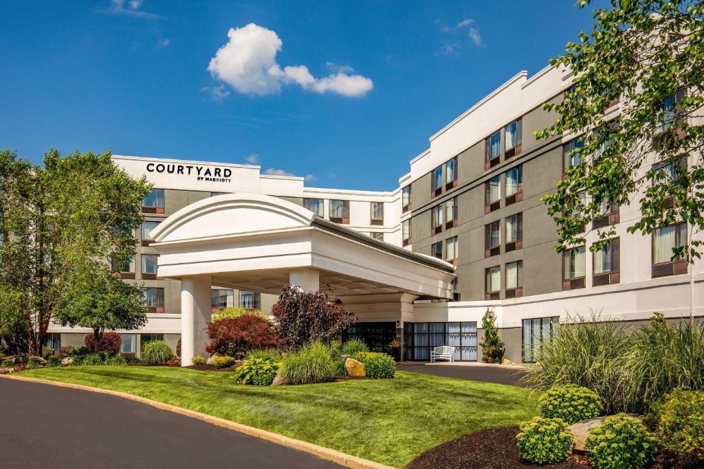 Marlborough Hotel | Courtyard Boston Marlborough