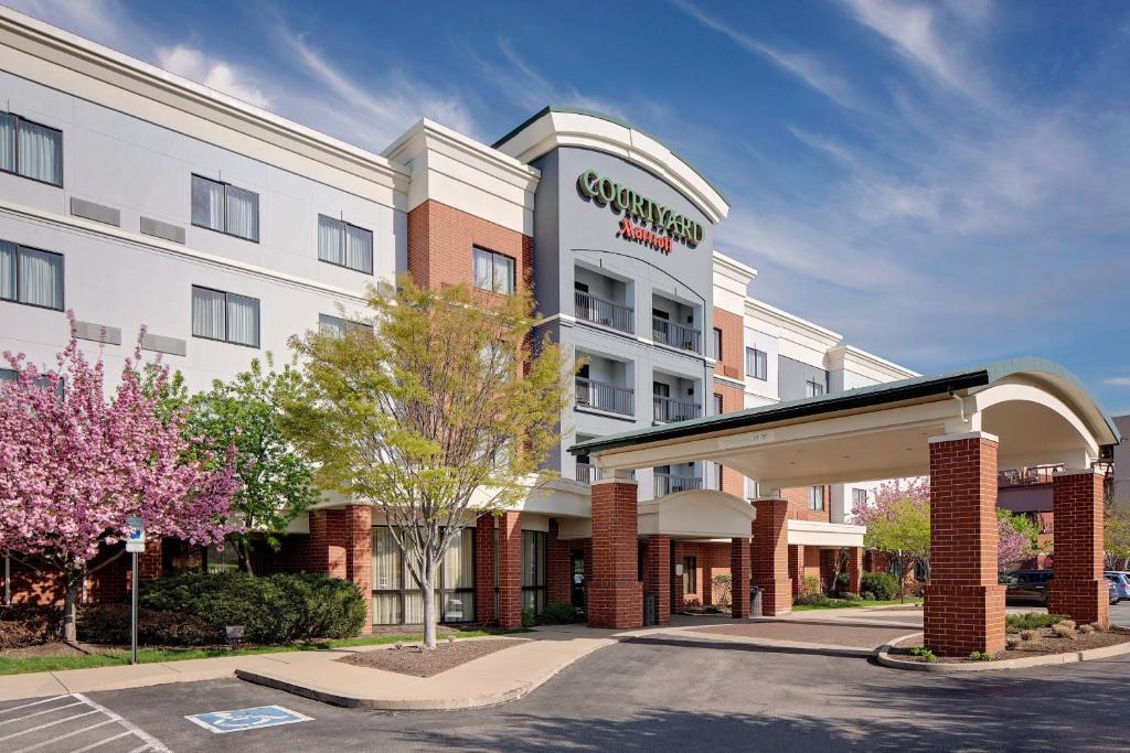 West Homestead Hotel | Courtyard by Marriott Pittsburgh West Homestead Waterfront