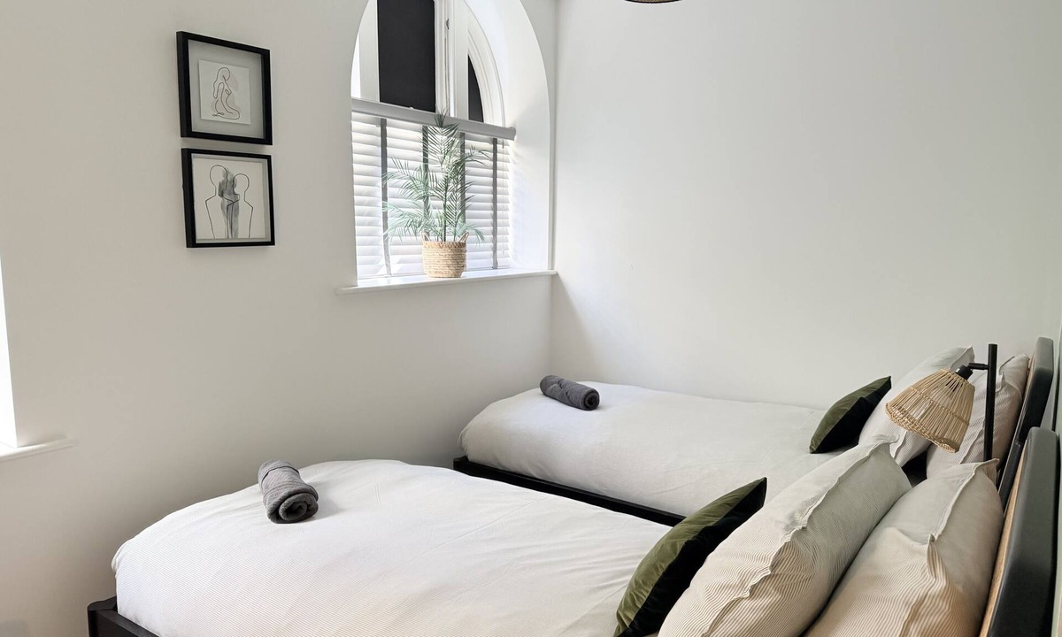 Southampton City Centre Apartment | Courtyard View
