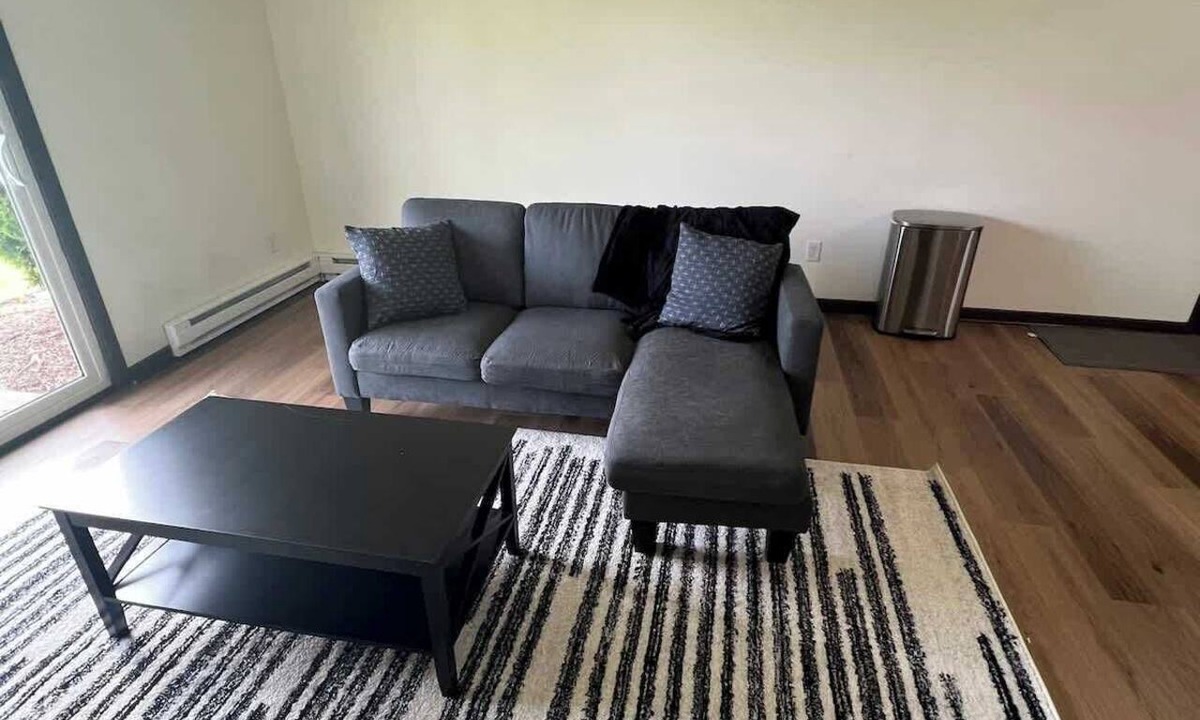 Sun Prairie Apartment | Cozy 1 Bedroom Apartment with King Bed & Patio Near Madison
