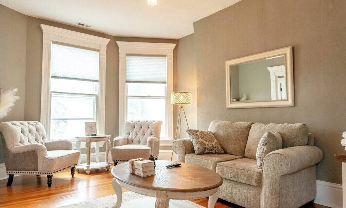 Fort Wayne Apartment | Cozy 1-bedroom apartment in historic Victorian Mansion