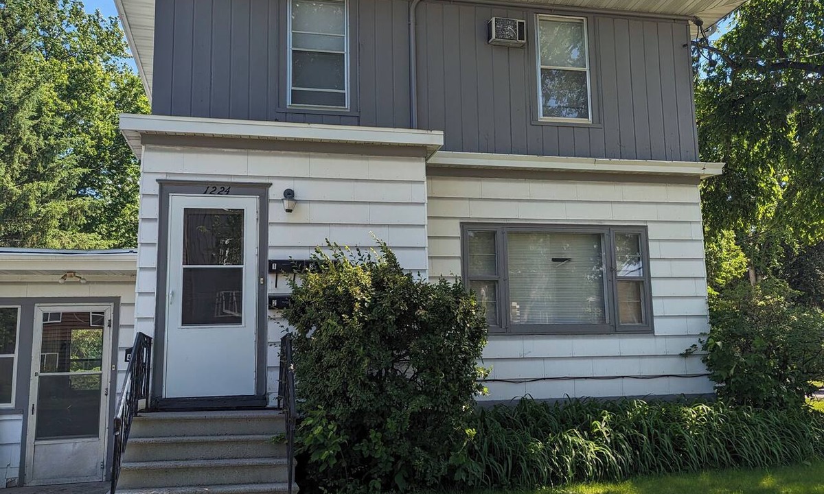 Roosevelt Apartment | Cozy 1-bedroom apartment in fantastic Fargo with WiFi, AC