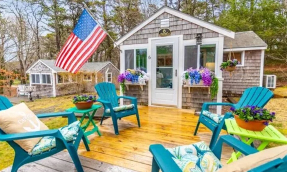 Orleans Cottage | Cozy 1 bedroom cottage in beautiful Orleans with AC. A perfect spot to get away.