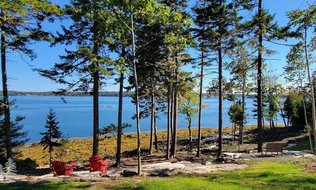 Isle of Springs House | Cozy 1-bedroom retreat 'Morning Sun' in Boothbay Harbor with stunning waterfront views.