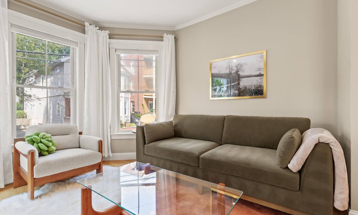 The Port Apartment | Cozy 2-Bed Apt Near MIT/Harvard + Parking