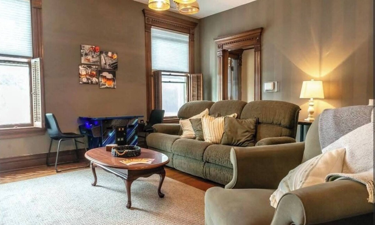 Fort Wayne Apartment | Cozy 2-bedroom apartment in historic Victorian Mansion.