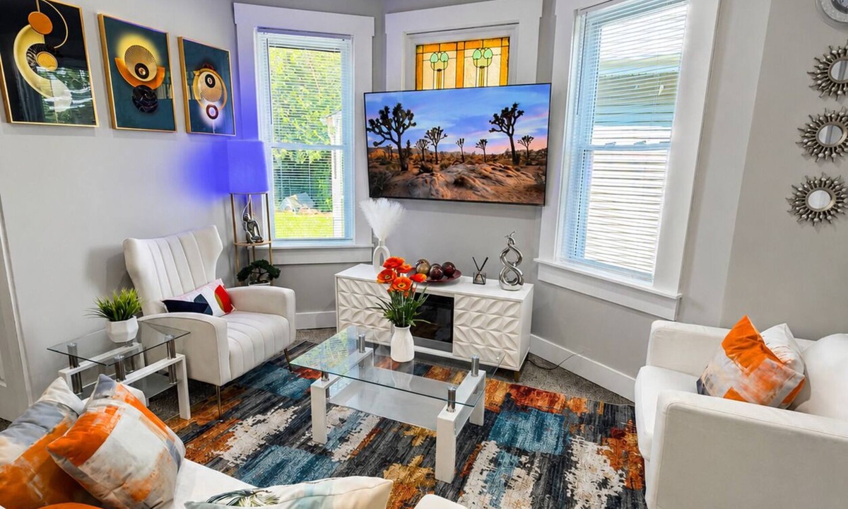 Norwood Apartment | Cozy 2-bedroom apartment in enchanting Norwood with AC