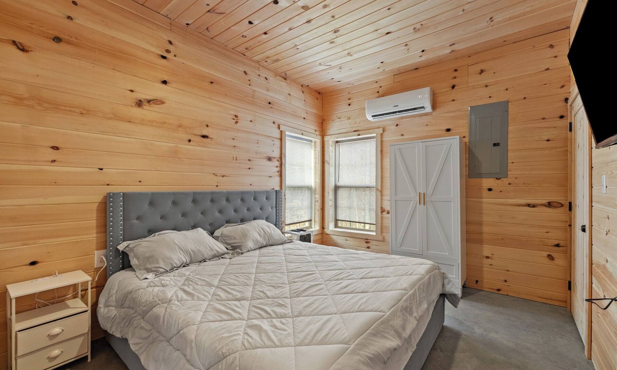 Nancy Cabin | Cozy 2-Bedroom Cabin Overlooking Beautiful Lake Cumberland