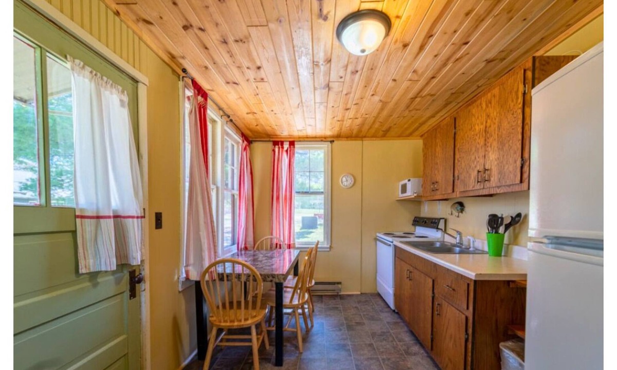 Cass Lake Cabin | Cozy 2-bedroom cabin at marvelous Cass Lake Lodge! Cabin 2