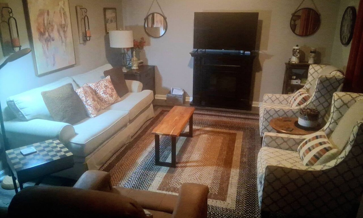 Elizabethtown House | Cozy 2-bedroom house in welcoming Elizabethtown