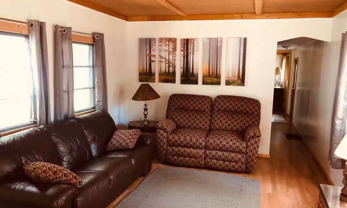 Irons House | Cozy 2 bedroom home in popular forest RV Park area