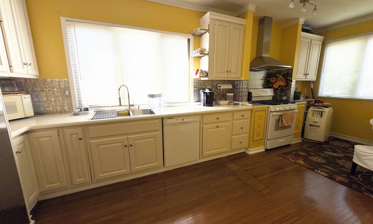 Detroit Apartment | Cozy 2 bedroom home in North Corktown